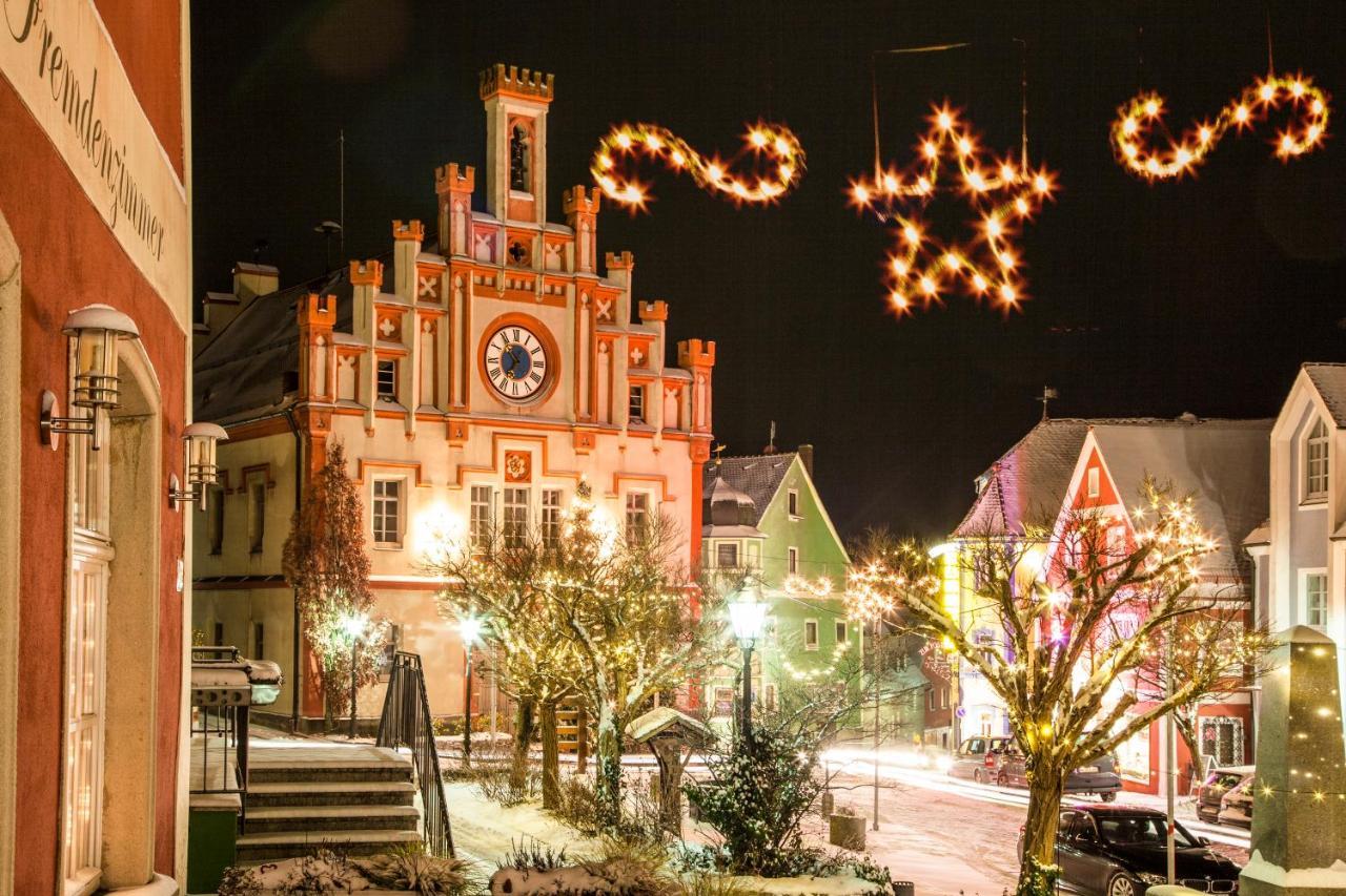 Hotel-Gasthof Zur Post Velburg Exterior photo