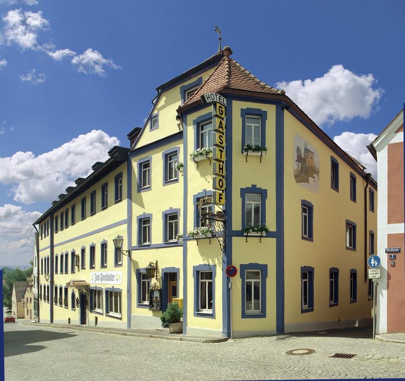 Hotel-Gasthof Zur Post Velburg Exterior photo