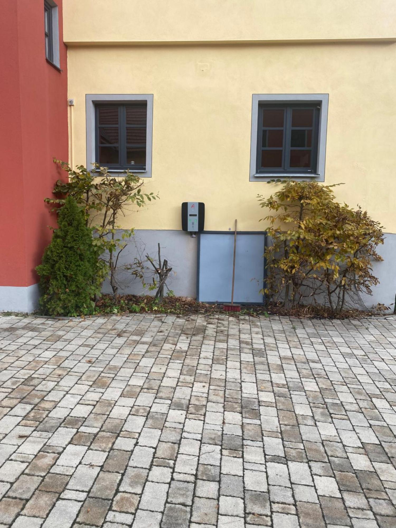 Hotel-Gasthof Zur Post Velburg Exterior photo