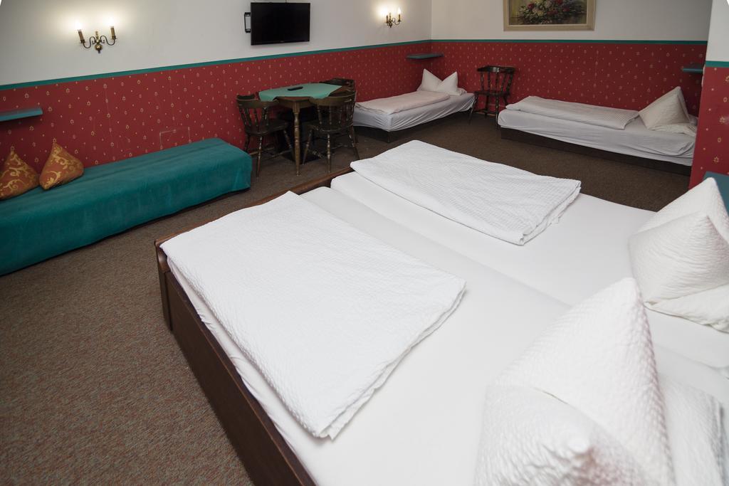 Hotel-Gasthof Zur Post Velburg Room photo